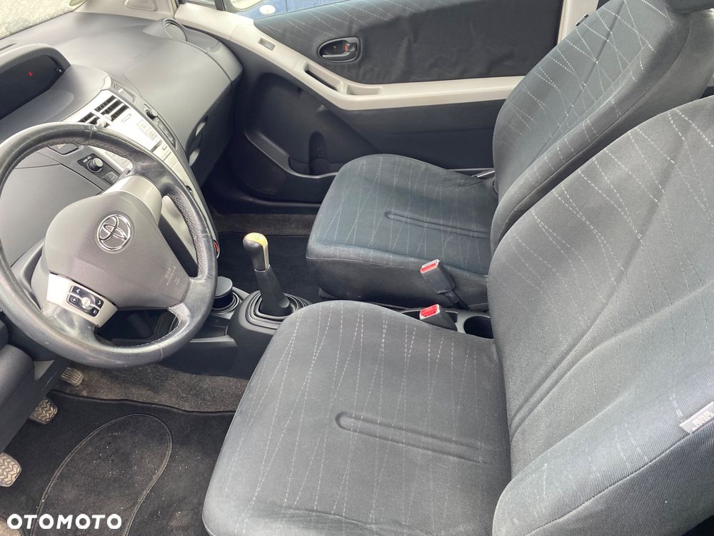 Toyota Yaris - 27