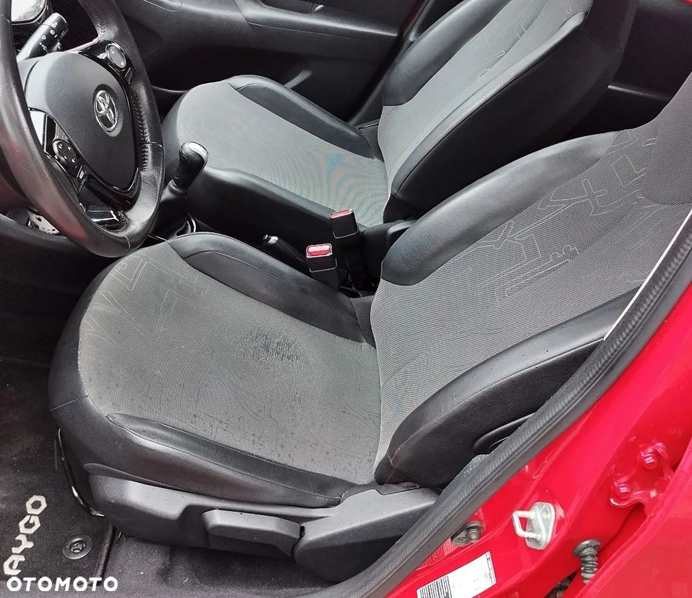 Toyota Aygo x-play - 5