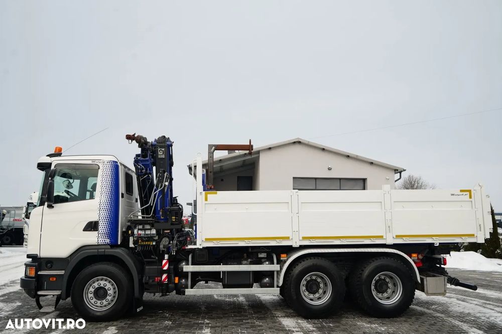 Scania G 370 / 6x4 / BASCULĂ SPATE + HIAB 144E S-3 HDS / RADIOCOMANDĂ / ROTATOARE / FURCĂ PENTRU PALEȚI / EURO 6 / - 8