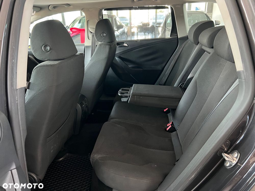 Volkswagen Passat 2.0 TDI Comfortline - 34