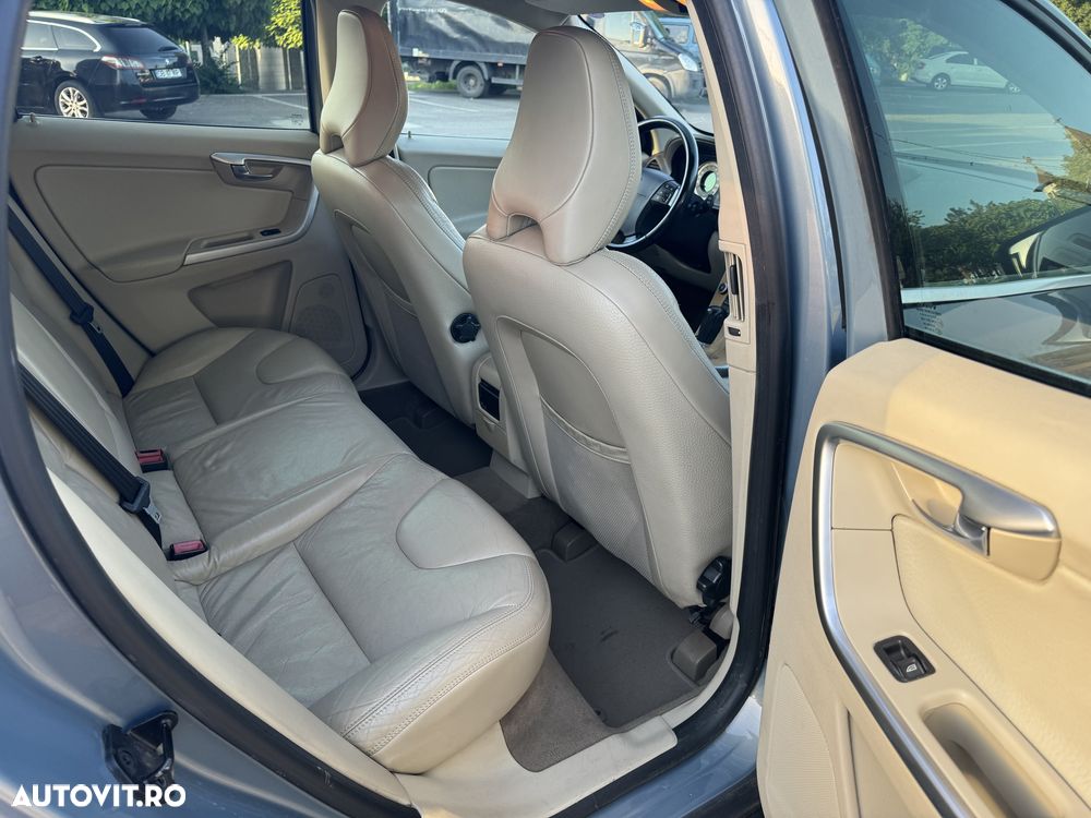 Volvo XC 60 D5 AWD Summum - 11