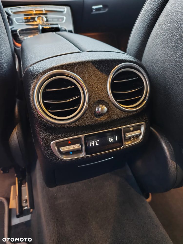 Mercedes-Benz Klasa E 300 d 9G-TRONIC - 12