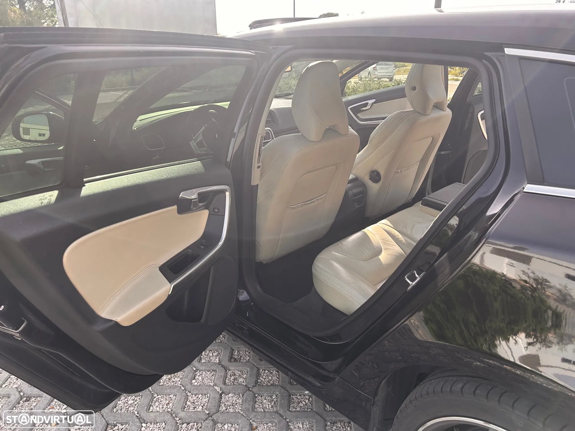 Volvo V60 2.4 D6 Summum AWD Phev - 11