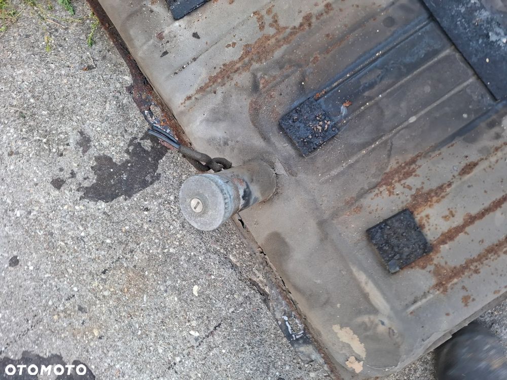 MERCEDES W108 W109 W110 W111 ZBIORNIK PALIWA - 3