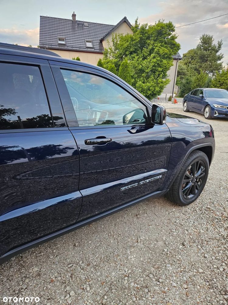 Jeep Grand Cherokee - 27