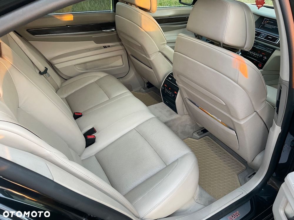 BMW Seria 7 730d - 12