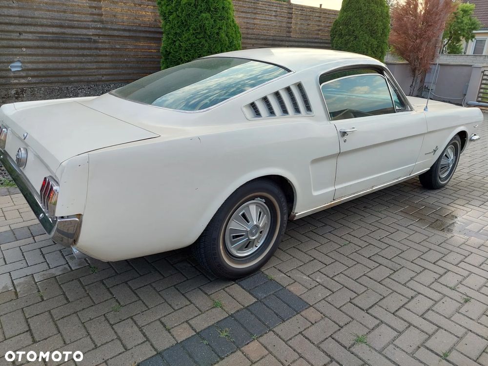 Ford Mustang - 8