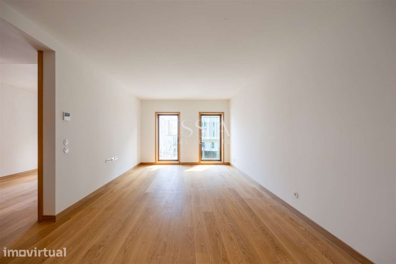 Excelente T1 com Varanda, Lugar de Garagem e Arrumos - Centro do Porto - Grande imagem: 3/34