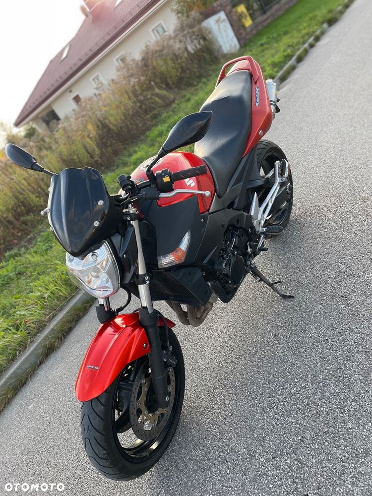 Suzuki GSR - 6