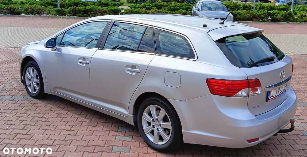 Toyota Avensis 2.0 Style MS - 9
