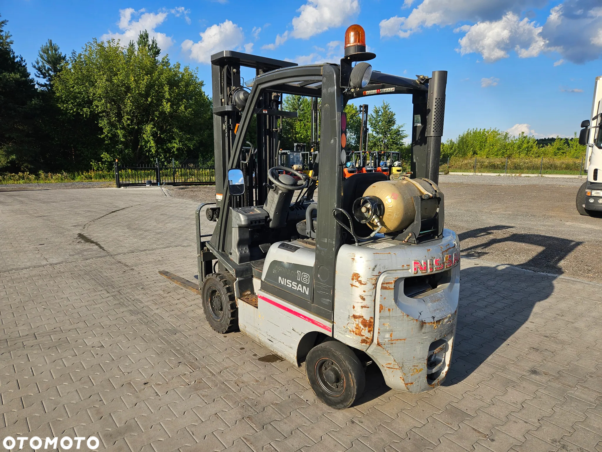 Nissan PDO1E705094 - 3