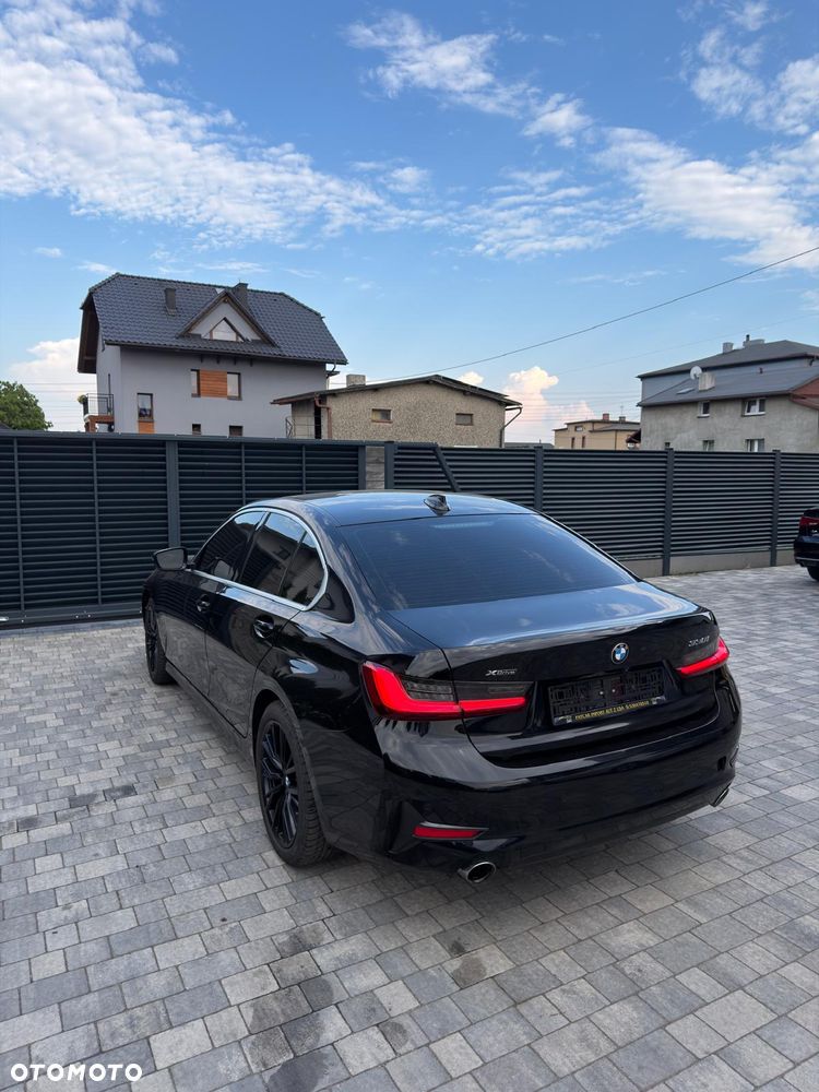 BMW Seria 3 330i xDrive Sport Line - 15