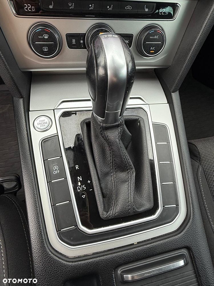 Volkswagen Passat 1.6 TDI SCR DSG Conceptline - 22