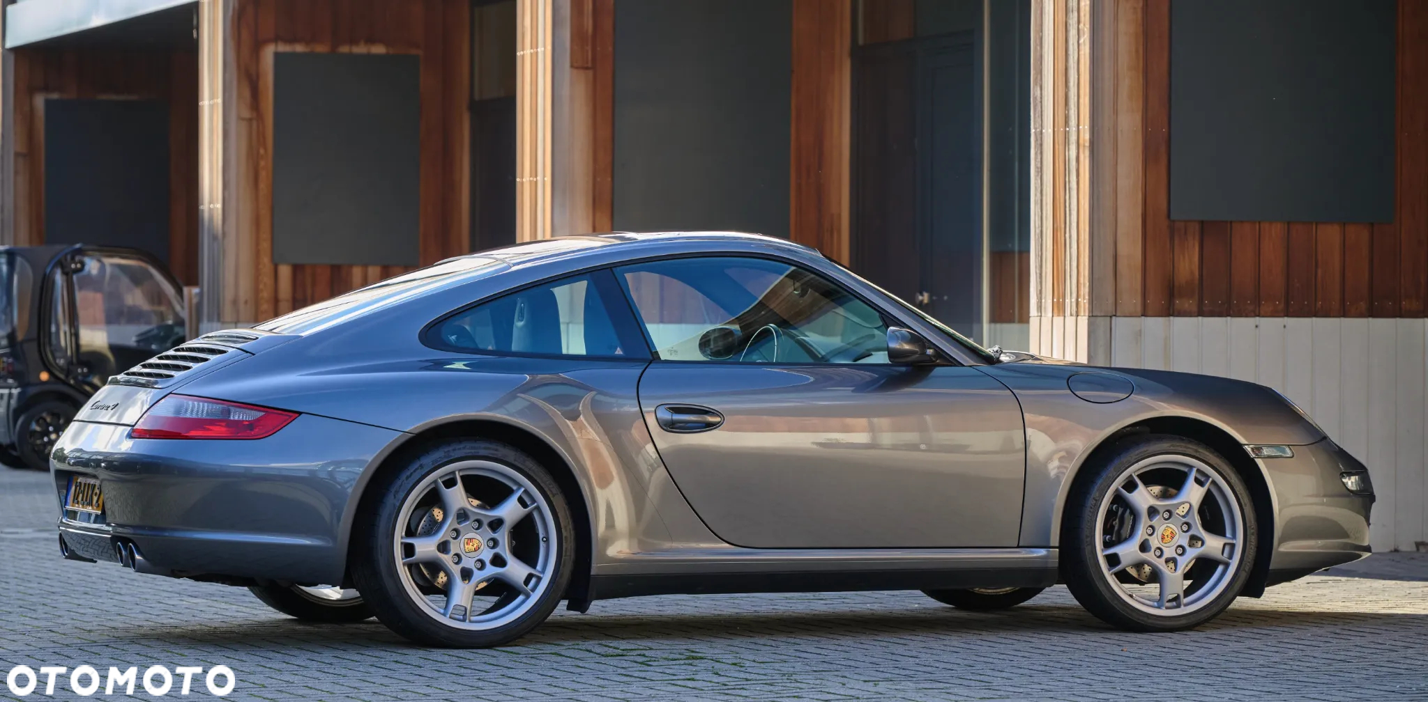 Porsche 911 Carrera 4 - 8