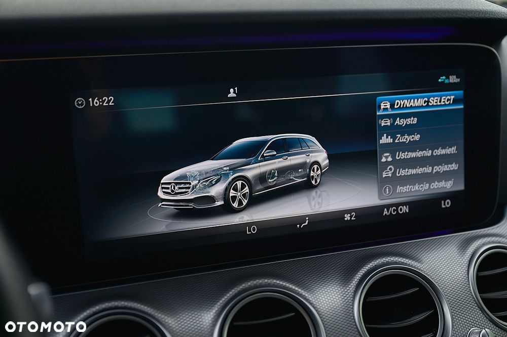 Mercedes-Benz Klasa E 220 d 9G-TRONIC - 28