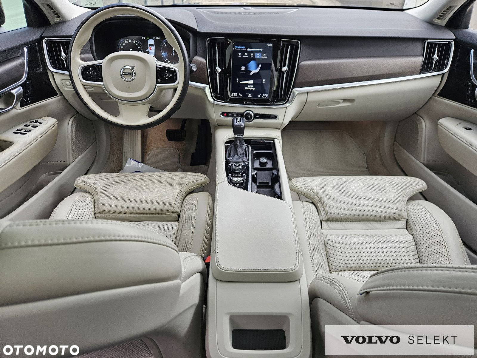 Volvo V90 Cross Country - 33