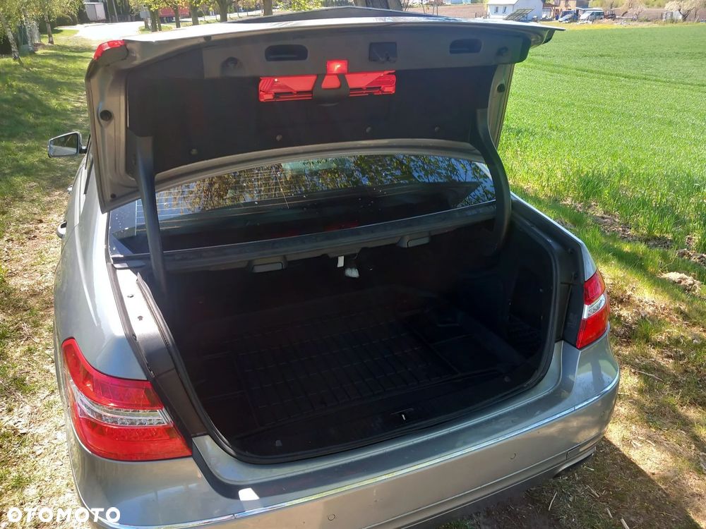Mercedes-Benz Klasa E 250 CDI DPF BlueEFFICIENCY 7G-TRONIC Avantgarde - 27