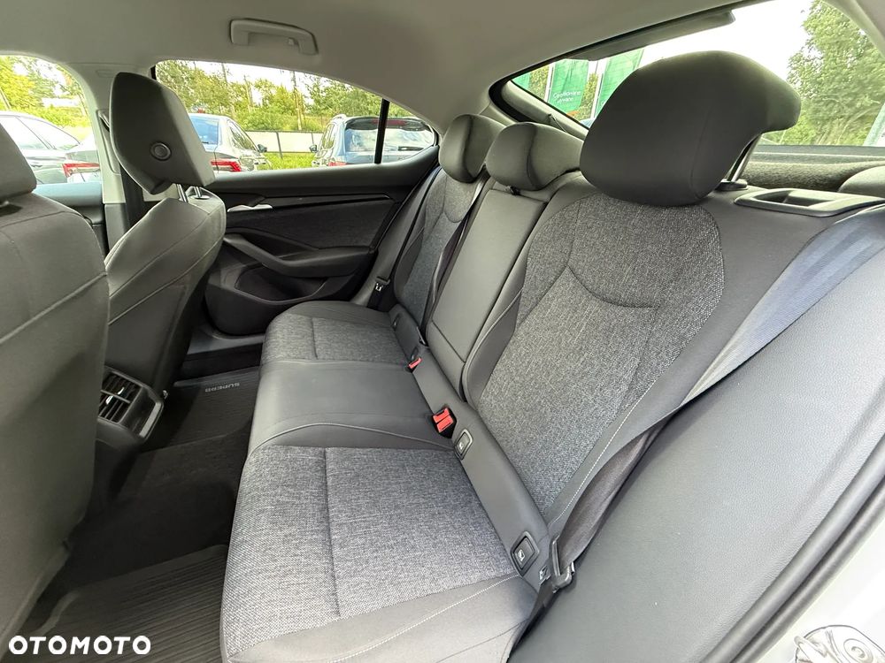 Skoda Superb 2.0 TDI SCR Essence DSG - 20