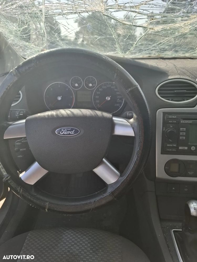 Dezmembrez Ford Focus 1.6 Tdci - 11