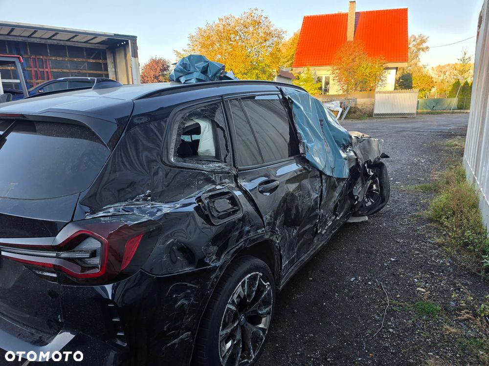 BMW iX3 - 32