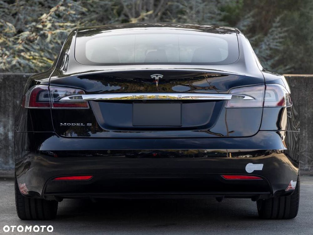 Tesla Model S - 6