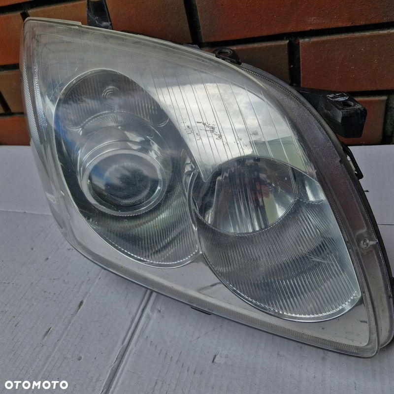 TOYOTA AVENSIS T25 03-06 LAMPA PRZÓD PRAWY - 2