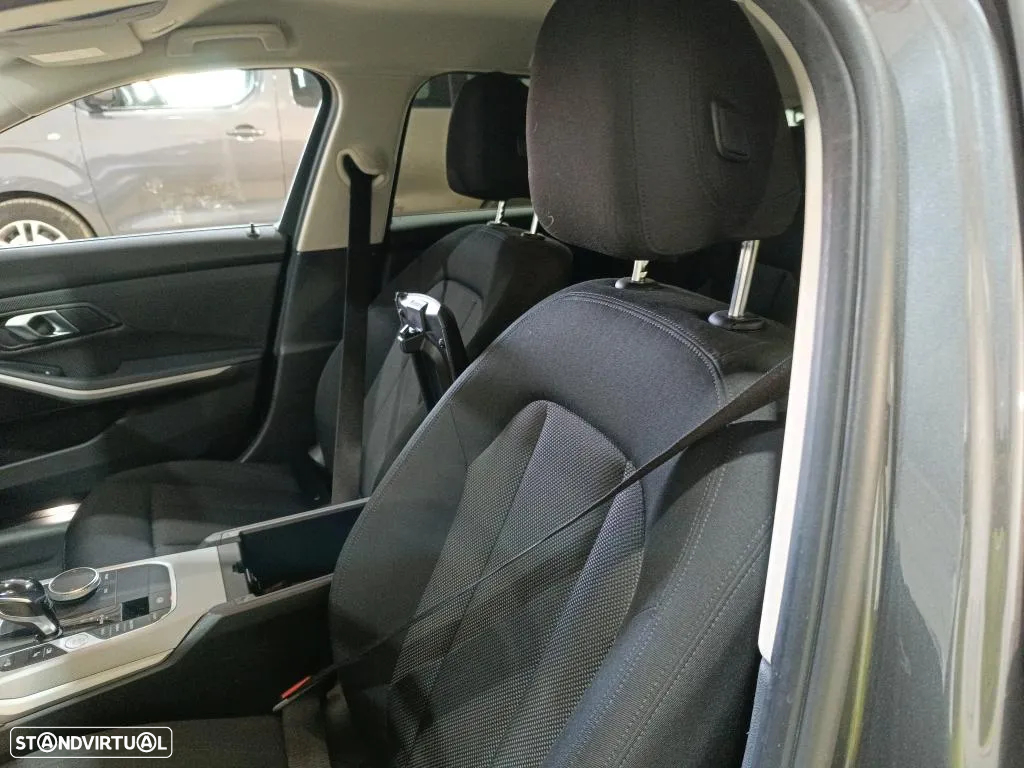 BMW 330 e Touring Corporate Edition Auto - 3