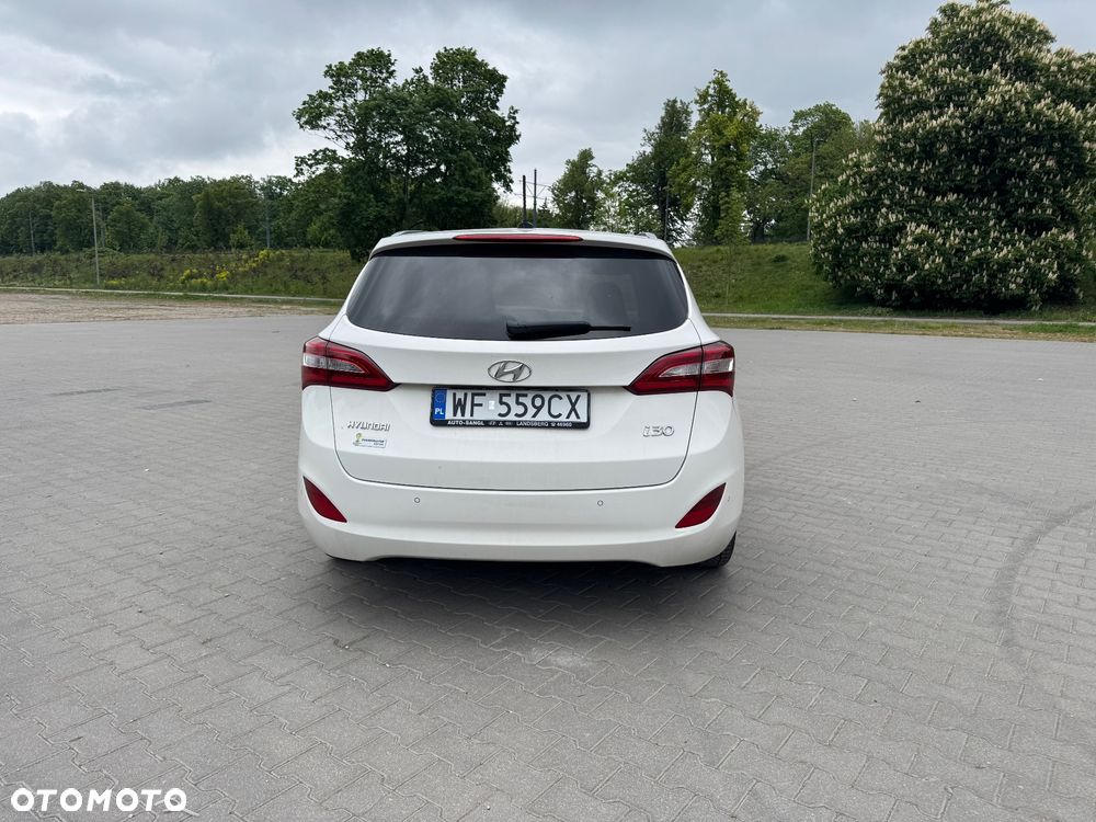 Hyundai i30 1.6 CRDi Fifa World Cup Edition - 6