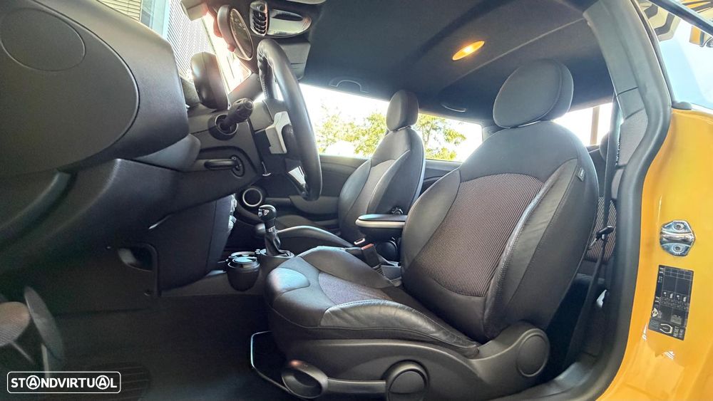 MINI 3 Portas Cooper D Auto - 9