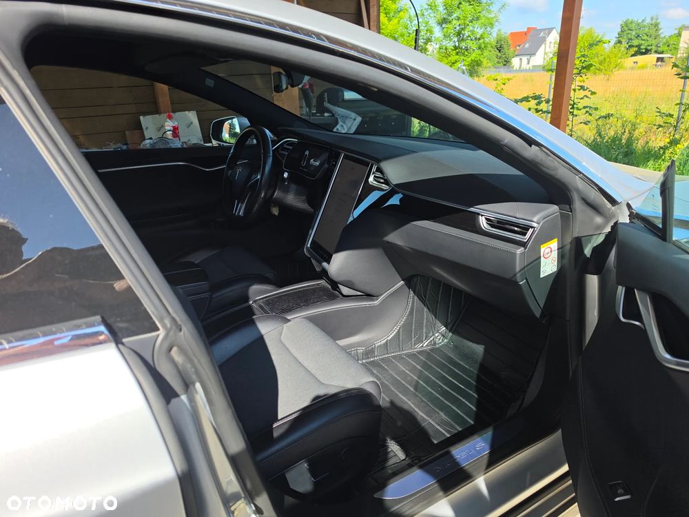 Tesla Model S - 13