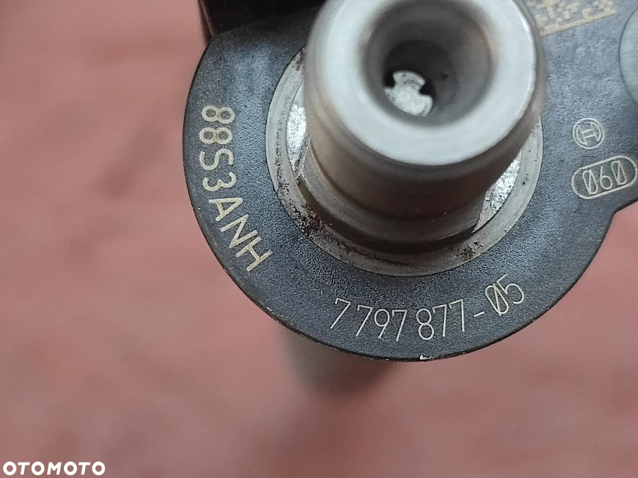 BMW E60LCI / E81 / E82 / E88 / E87 / E90 / E91LCI / E92 / E93 ORYGINALNY WTRYSKIWACZ PALIWA PIEZO / WTRYSKI KOMPLET 4 SZTUKI PIEZO-ELEKTRYCZNYCH DO SILNIKÓW GAMY N47D20 177KM DIESLA O NR. 13 53 7 797 877 - 05 ( 60 ) SPRAWNE W 100% - 26