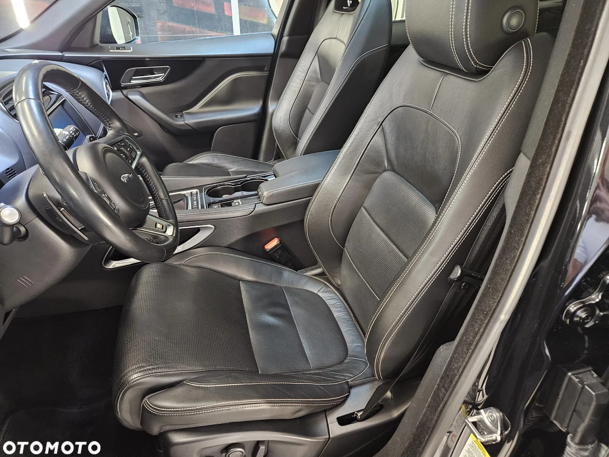 Jaguar F-Pace 35t AWD Prestige - 25