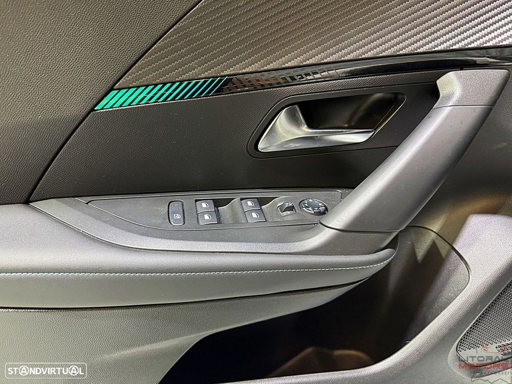Peugeot 2008 1.2 PureTech Allure EAT8 - 17