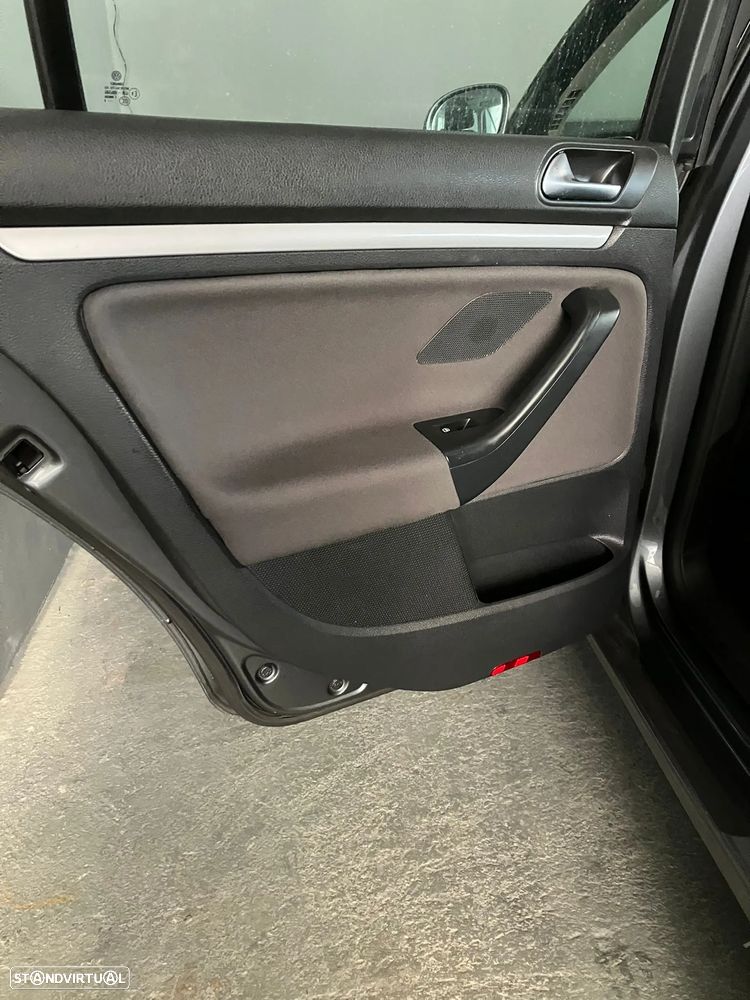 VW Golf Variant 1.6 TDi Confortline - 11