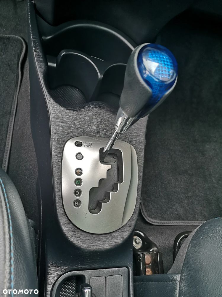 Toyota Yaris Hybrid 100 Premium - 23