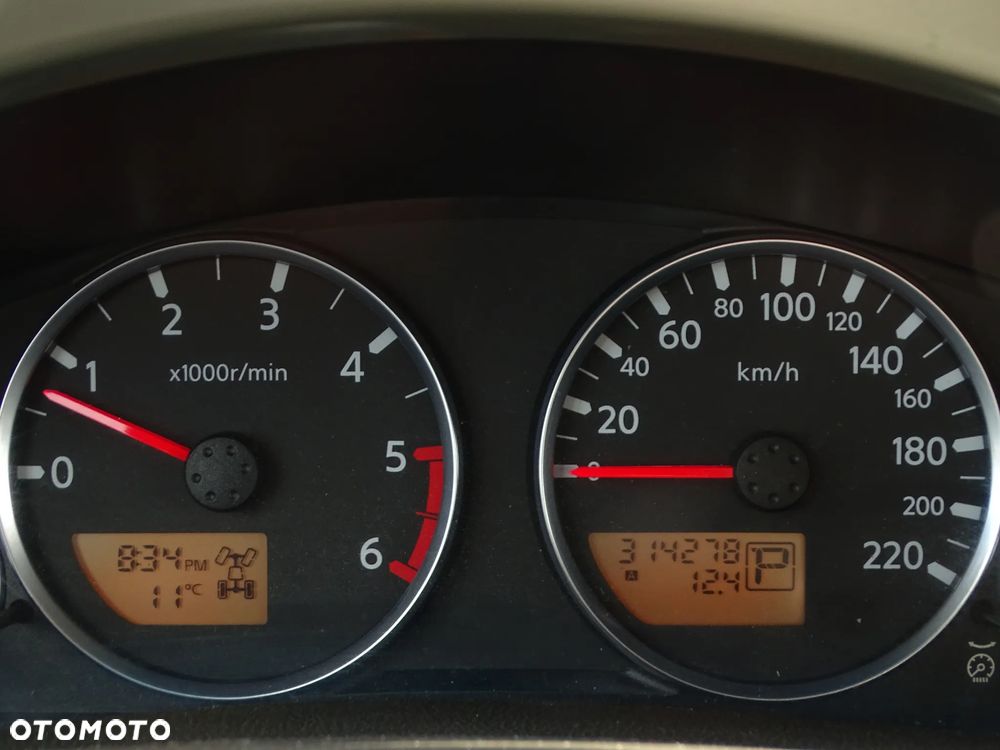 Nissan Pathfinder 2.5 DCi Elegance + - 25