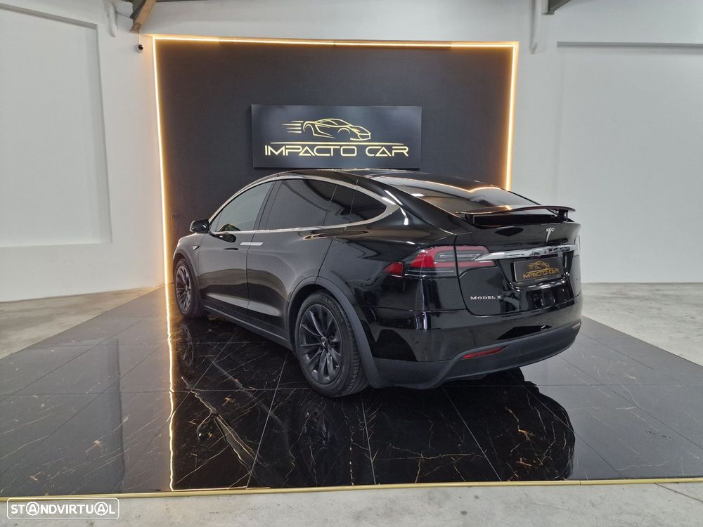 Tesla Model X 90D - 31