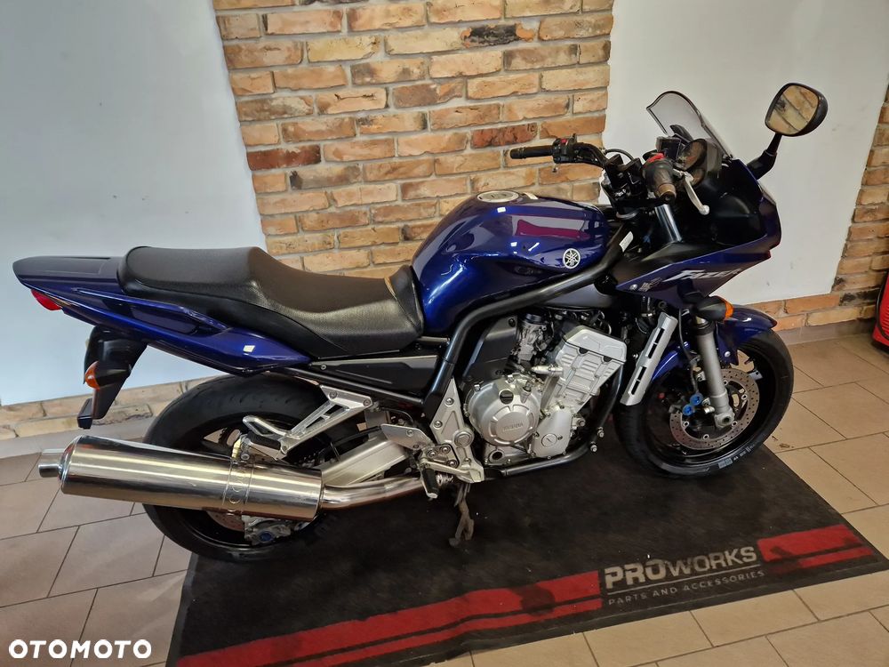 Yamaha FZS - 24