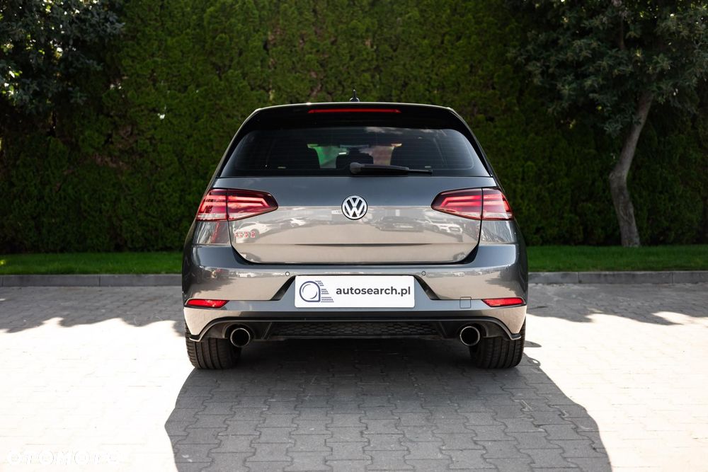 Volkswagen Golf - 6