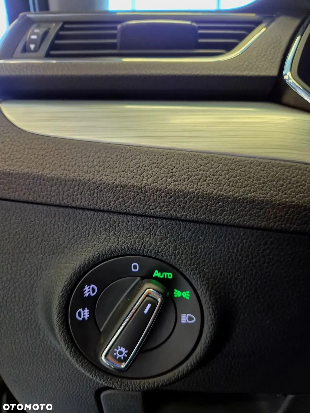 Skoda Superb 1.5 TSI Ambition DSG - 32