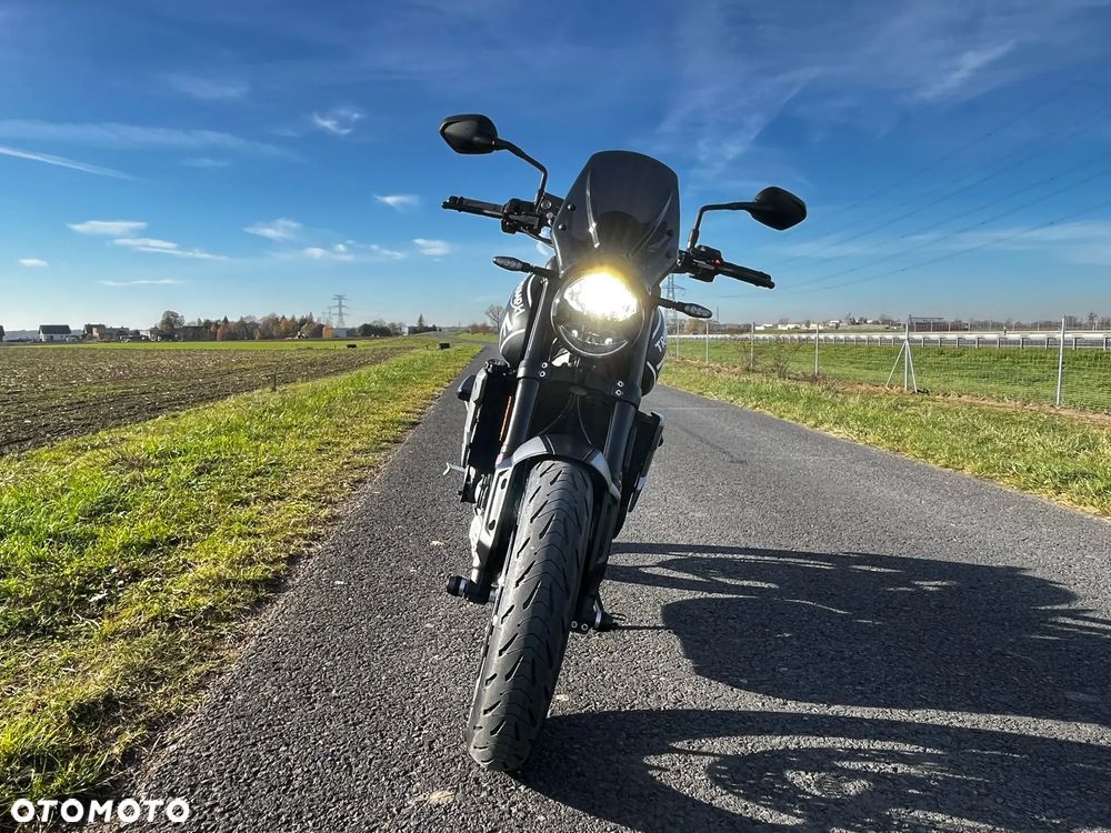 Triumph Trident - 16