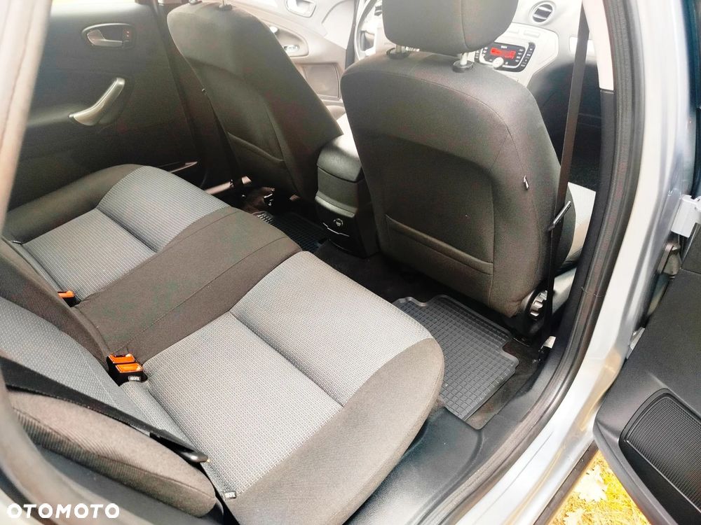 Ford Mondeo 1.6 Ghia X - 27