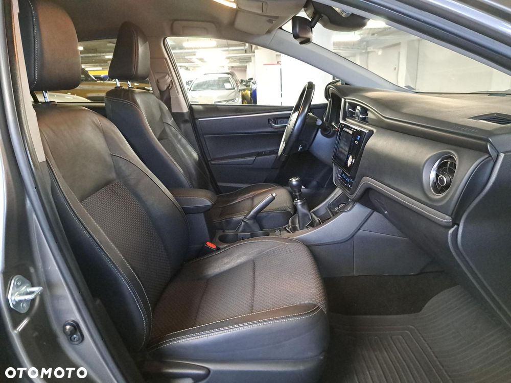 Toyota Corolla 1.6 Prestige EU6 - 13