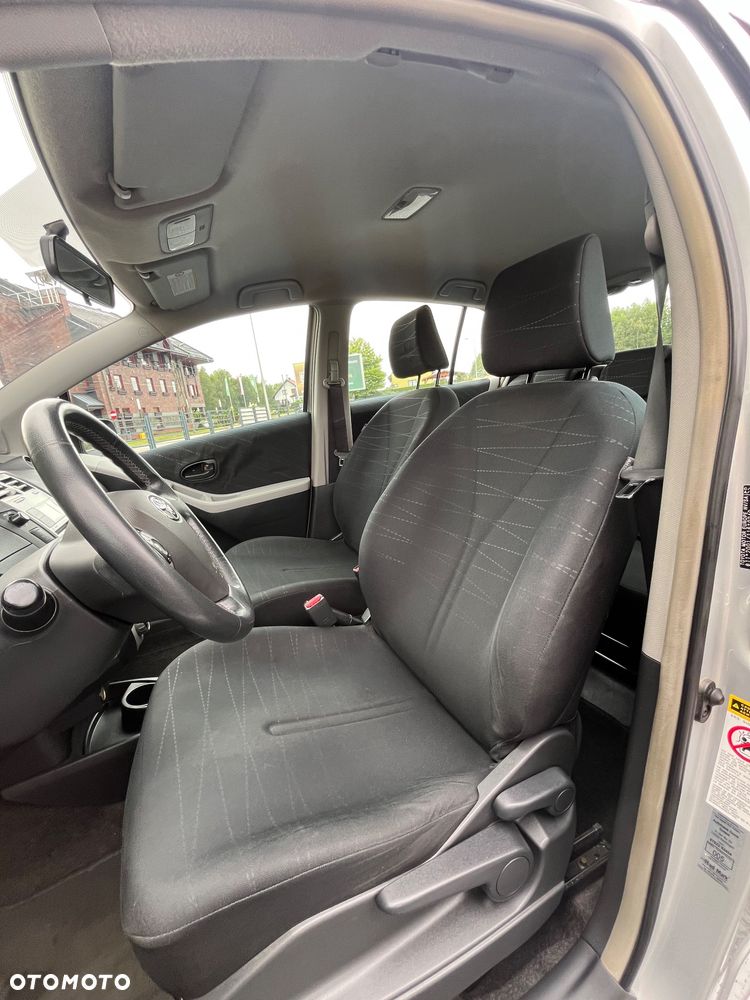 Toyota Yaris 1.3 Sol - 8