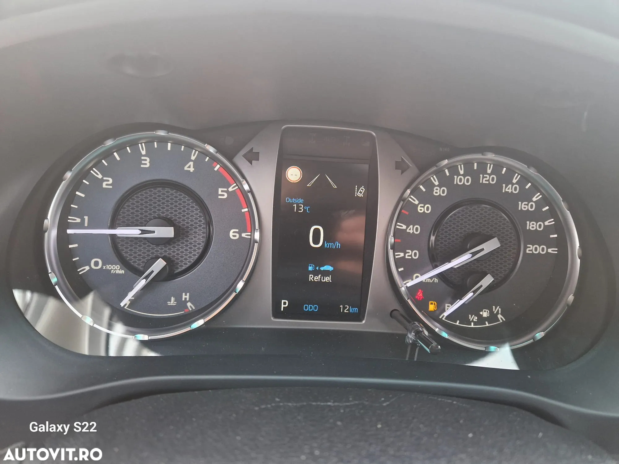 Toyota Hilux 2.8D 204CP 4x4 Double Cab AT MHEV Executive - 13