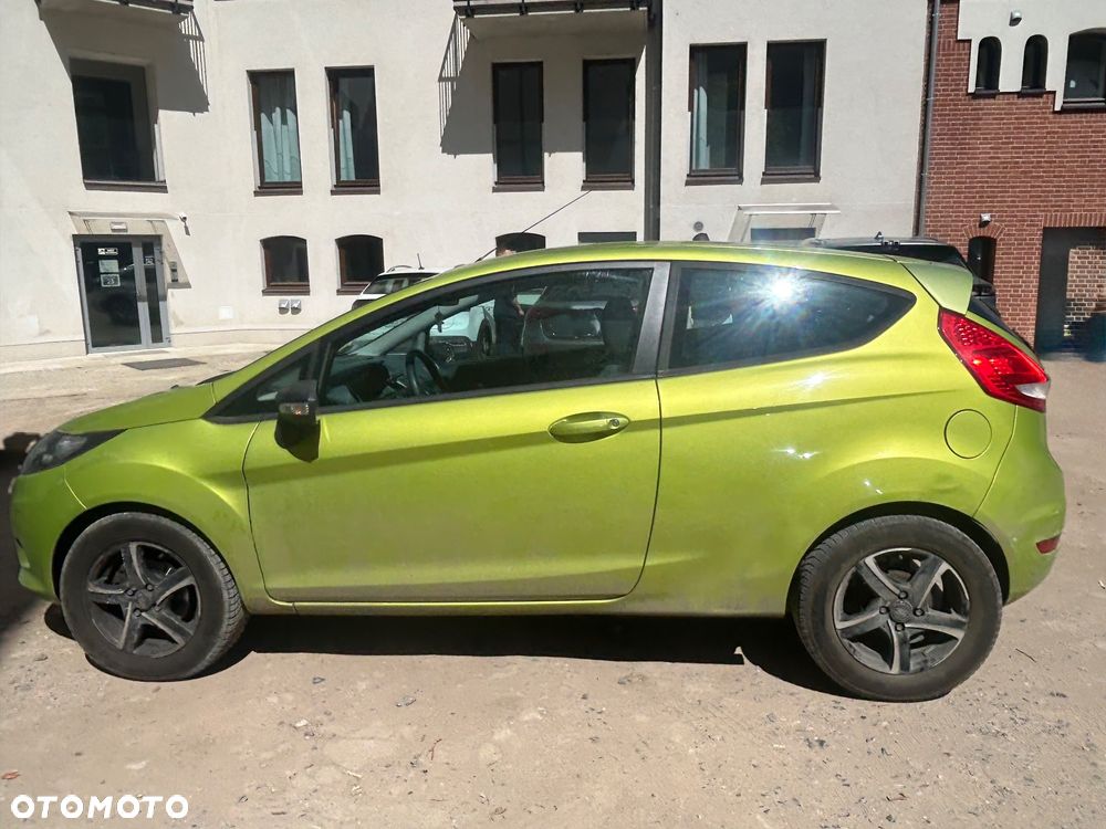 Ford Fiesta 1.25 Ambiente - 2
