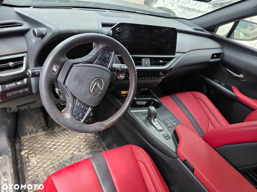 Lexus UX 300h (E-FOUR) F SPORT - 8