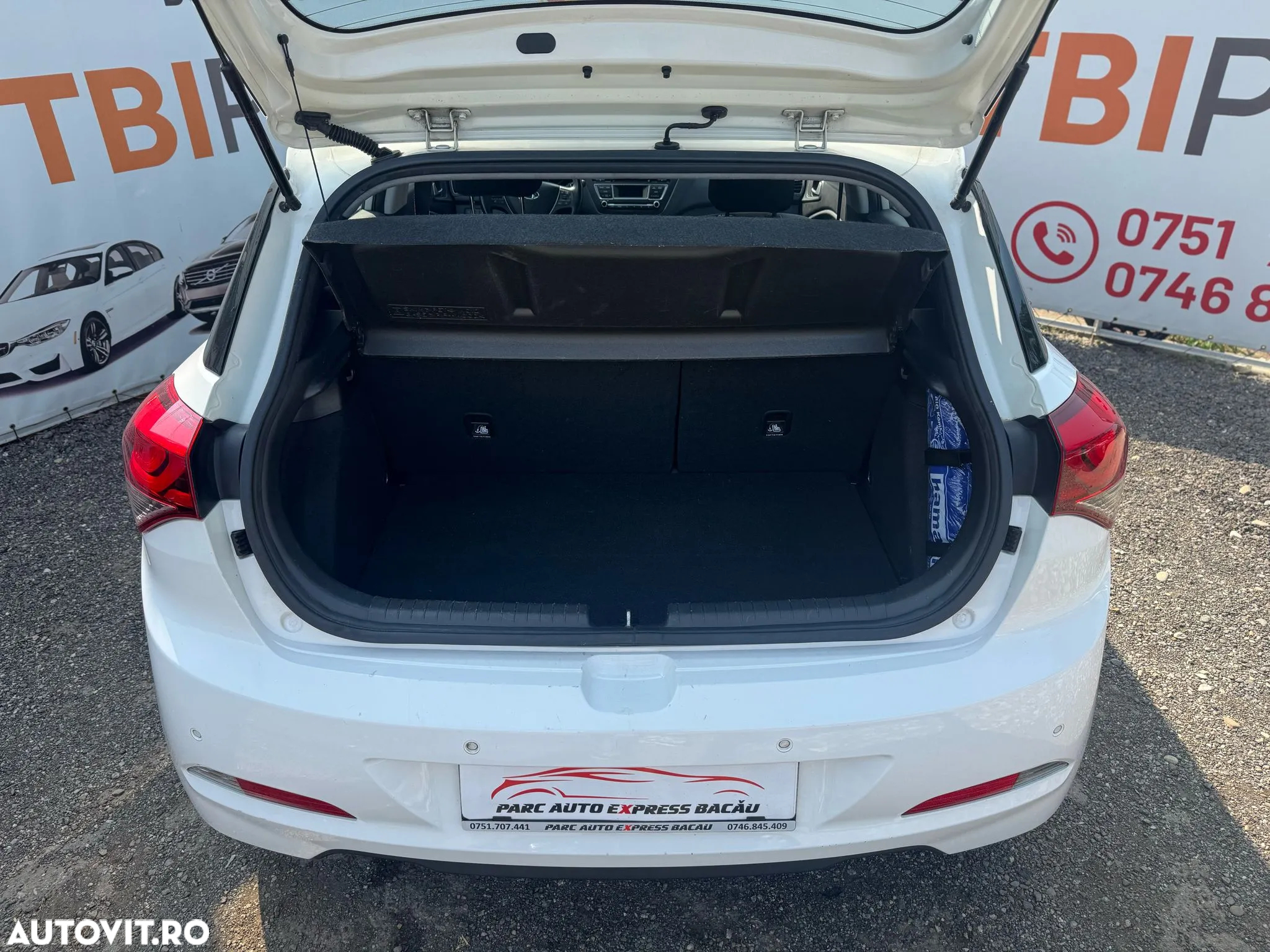 Hyundai i20 1.4 YES! Silver - 21