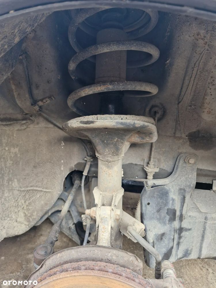 Mcpherson prawy lewy MITSUBISHI SPRAC STAR 1.9 DID - 1