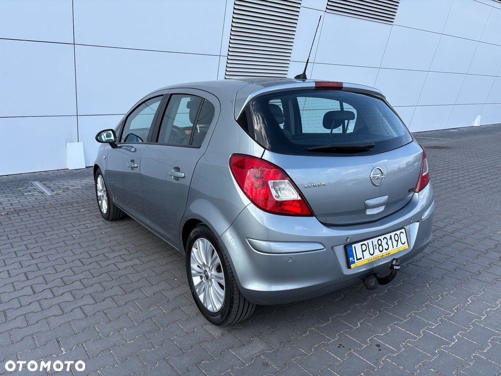Opel Corsa 1.4 16V Cosmo - 9